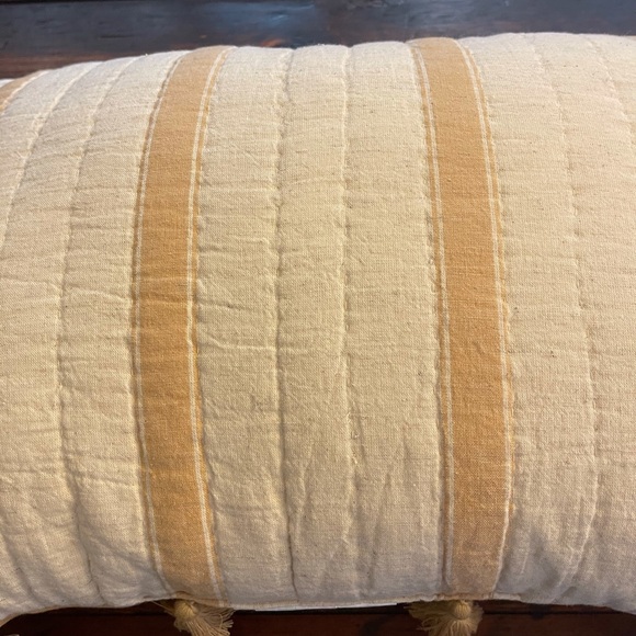 Threshold pillow - Picture 2 of 4